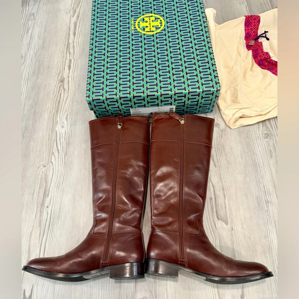 TORY BURCH Kiernan Almond Brown Galleon Leather Tall Logo Boots Size 7.5 EUC - Picture 6 of 17